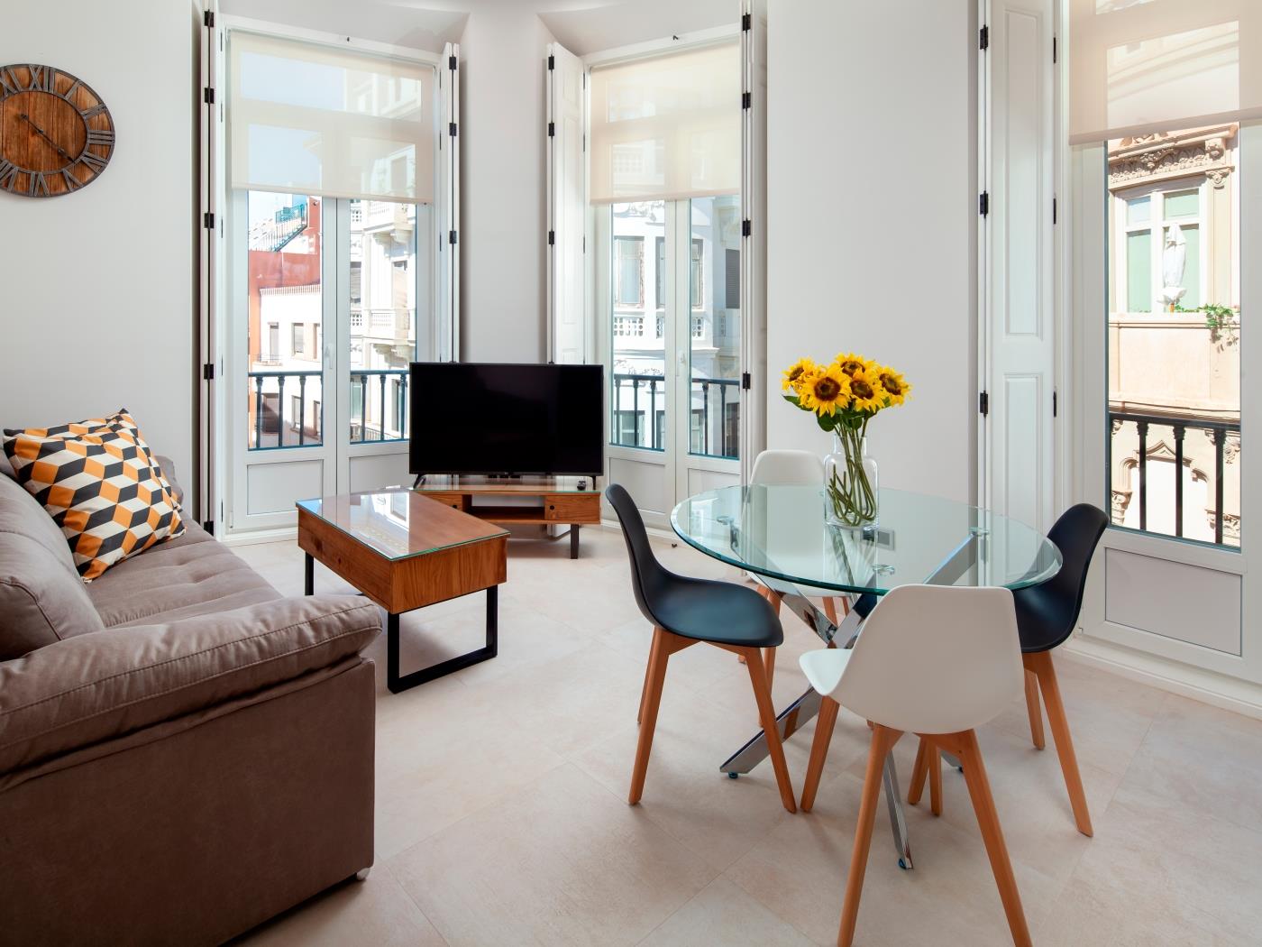 INMálaga Apartments Santos Suites